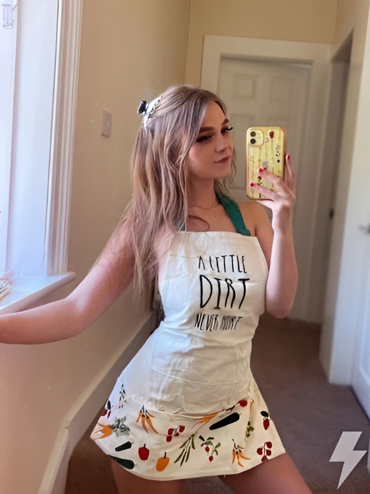 Элеонора привлекальеная девушка из Азова цена от 2500 руб