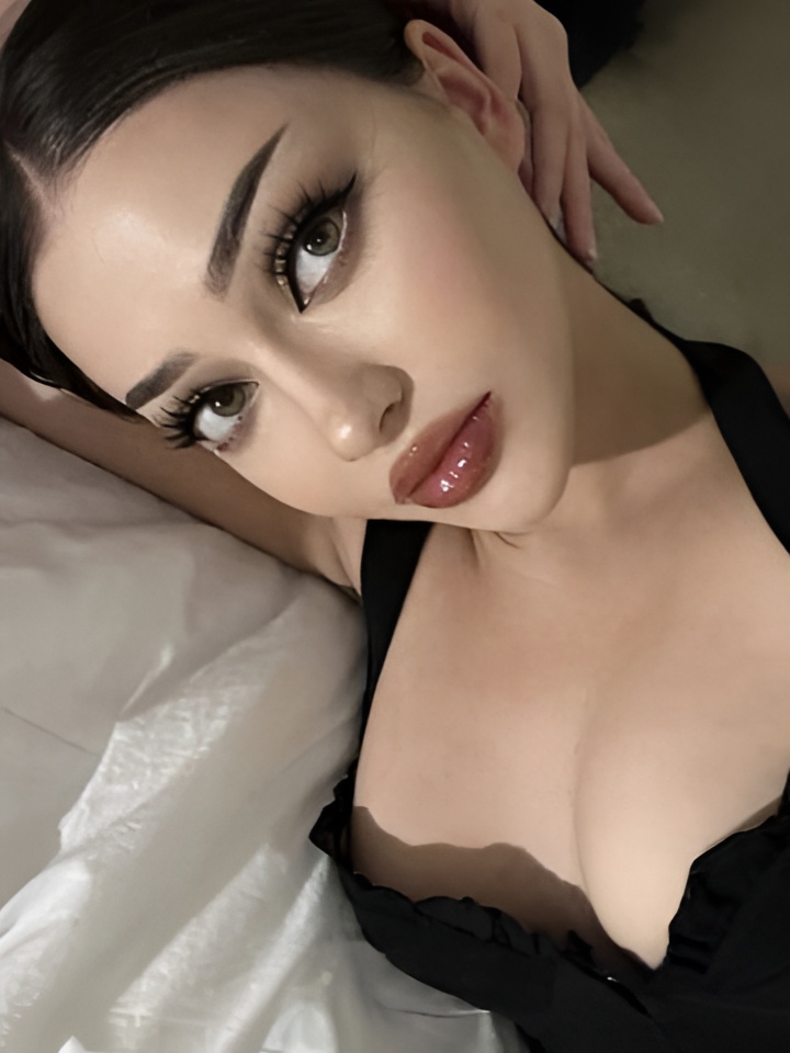 Виктория привлекальеная девушка из Азова цена от 5000 руб