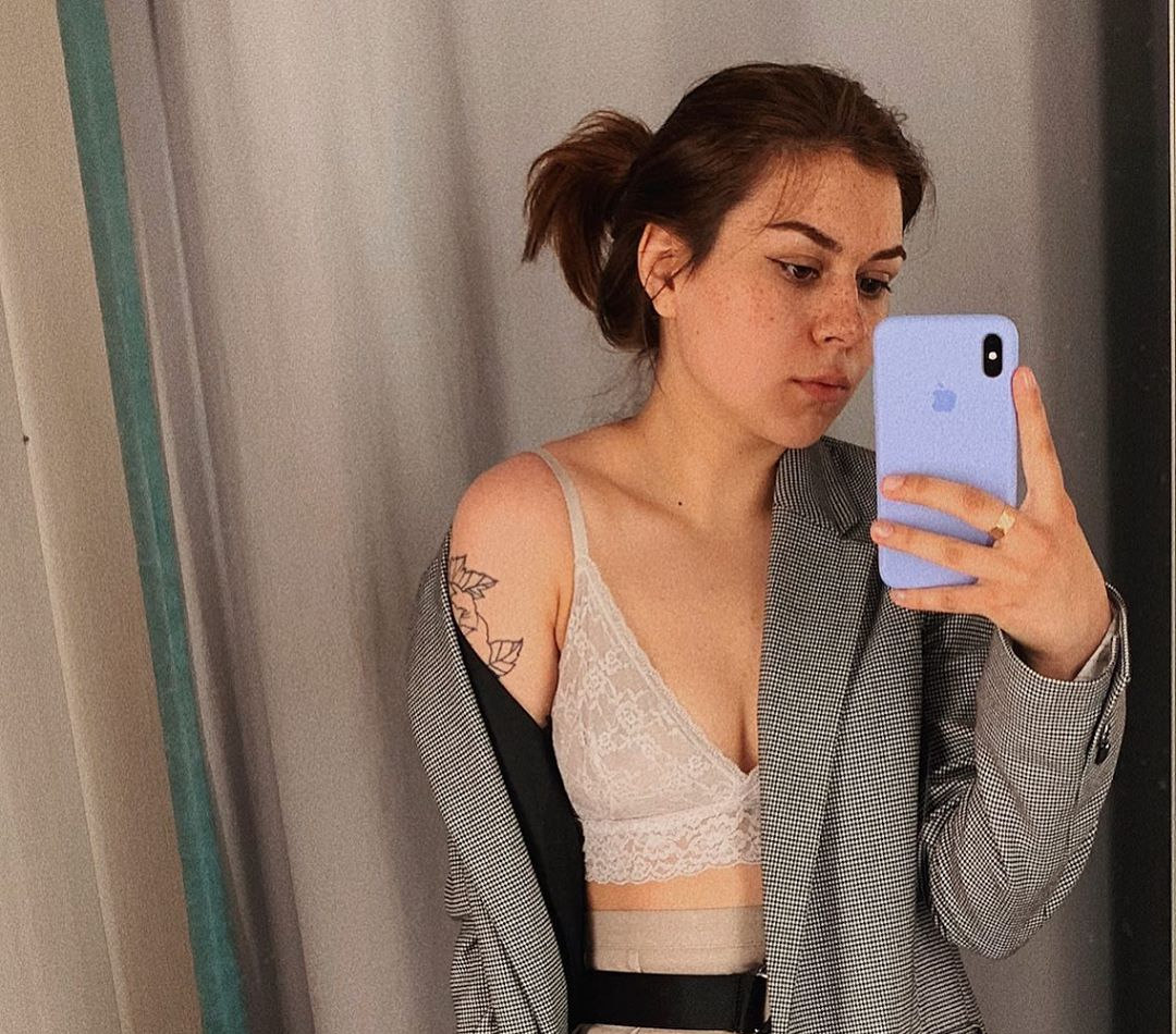 Айза привлекальеная девушка из Азова цена от 3500 руб