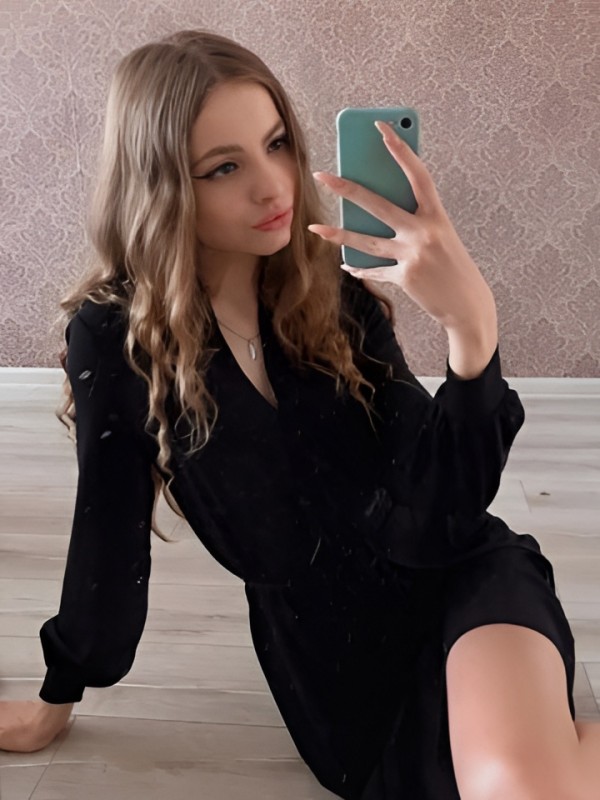 Ксения привлекательная девушка из Азова цена от 1500 руб