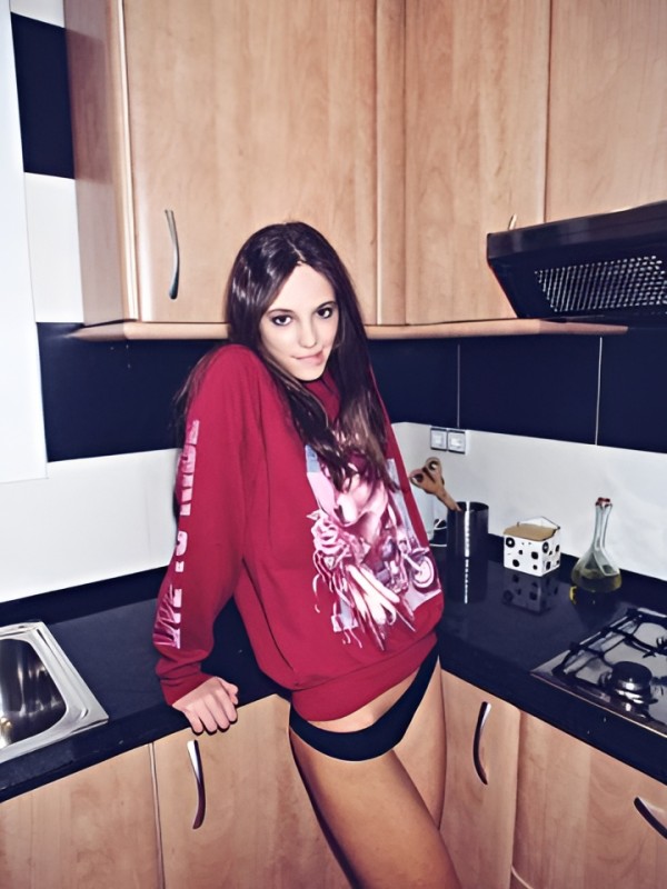 Лейла привлекательная девушка из Азова цена от 10000 руб