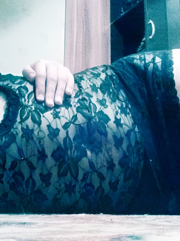 Рената привлекательная девушка из Азова цена от 4000 руб