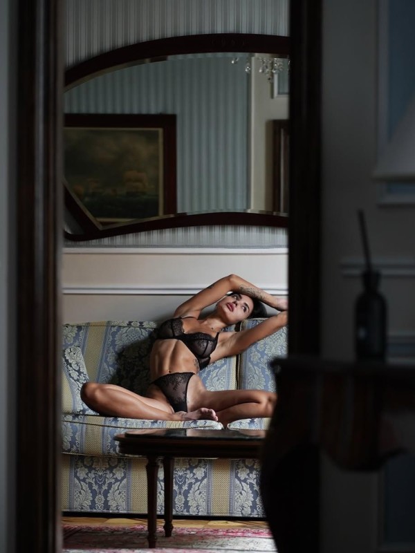 Лара привлекательная девушка из Азова цена от 6000 руб